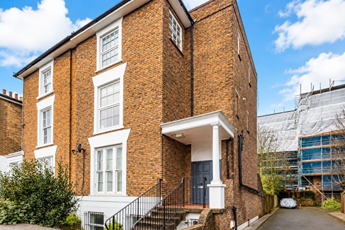 4 Bedroom Maisonette To Rent In Mortimer Road, London, N1