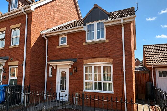 3 Bedroom Terraced House For Sale In Woodheys Park, Kingswood, Hull, HU7