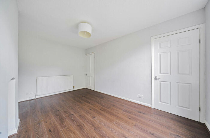 2 Bedroom Apartment For Sale In Trinity Road, London, N2