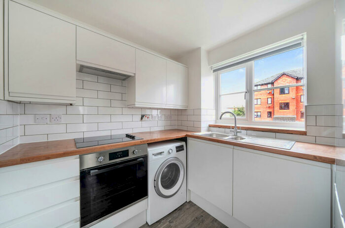 2 Bedroom Apartment To Rent In Harlinger Street, Woolwich, London, SE18