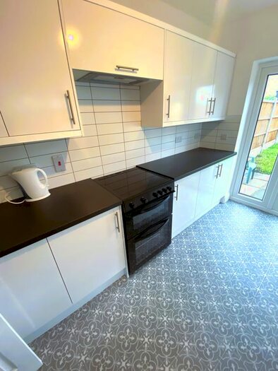 3 Bedroom Semi-Detached House To Rent In Farnham Road, Ilford, IG3