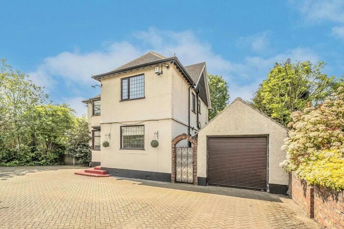 5 Bedroom Property To Rent In Queens Avenue, Feltham, TW13