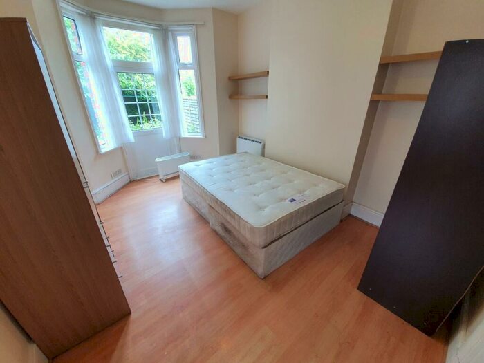 Studio To Rent In Vaughan Road, Harrow, HA1