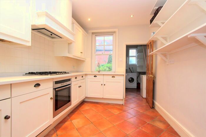 2 Bedroom Flat To Rent In Fortis Green, London, N10