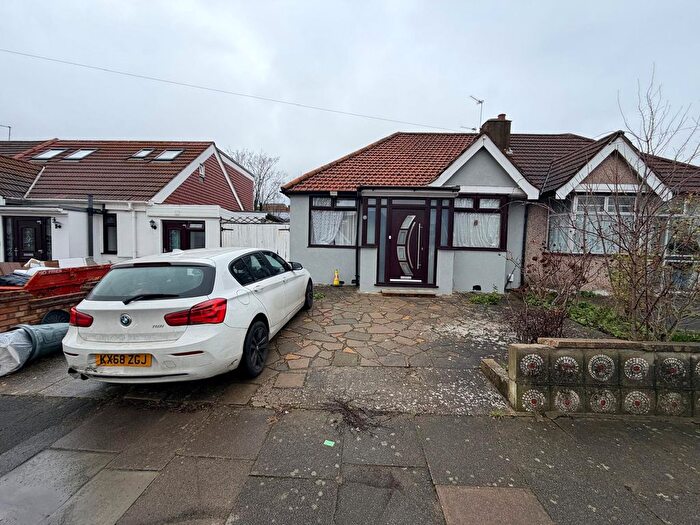 4 Bedroom Bungalow To Rent In Chepstow Crescent, IG3