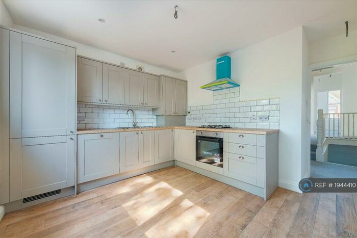 2 Bedroom Flat To Rent In Leyton, London, E10