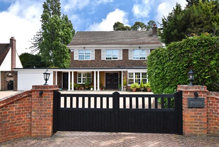 4 Bedroom Detached House For Sale In Westerham Road, Keston, Kent, BR2