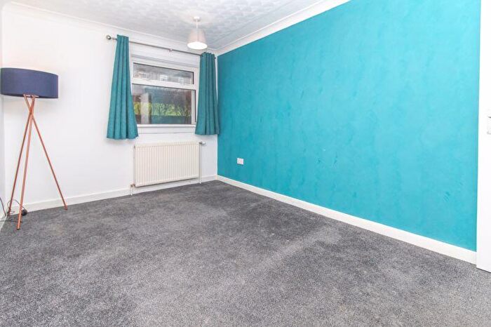 3 Bedroom Flat To Rent In Nobleston Estate, Alexandria, G83