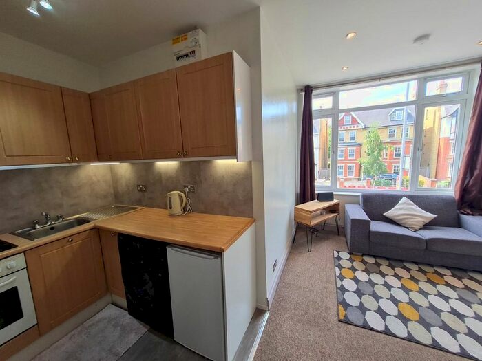 1 Bedroom Flat To Rent In North Ealing, Ealing, London, W5