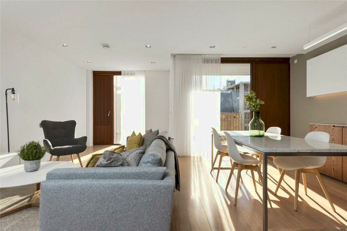 2 Bedroom Apartment To Rent In Dominion House, Bartholomew Close, Barbican, Farringdon, London, EC1A