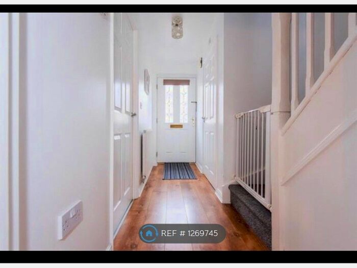 3 Bedroom Terraced House To Rent In Lake View, Pontefract WF8