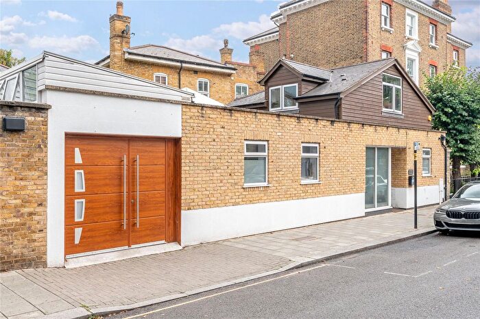 3 Bedroom Detached House For Sale In Elms Road, London, SW4