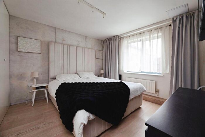 1 Bedroom Flat For Sale In Spring Place, Barking, IG11