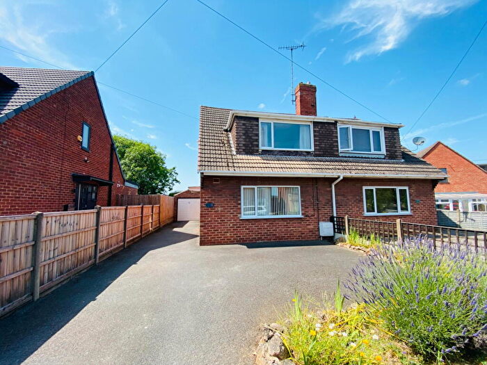 3 Bedroom Semi-Detached House For Sale In Guildford Avenue, Midway, Swadlincote, DE11
