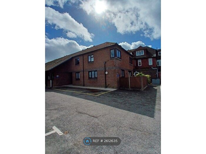 2 Bedroom Flat To Rent In Sea Front, Hayling Island, PO11