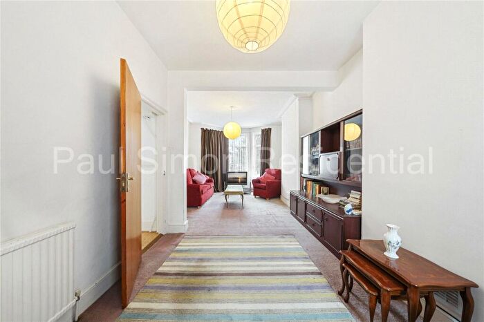 3 Bedroom Terraced House For Sale In Warwick Gardens, Harringay, London, N4