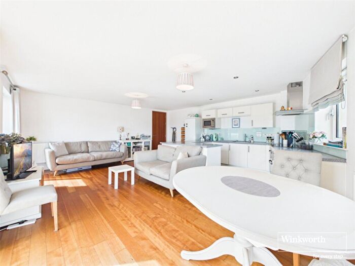 2 Bedroom Apartment For Sale In Park Way, Newbury, Berkshire, RG14