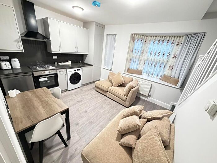 1 Bedroom Flat To Rent In Green Lane, Ilford, IG3