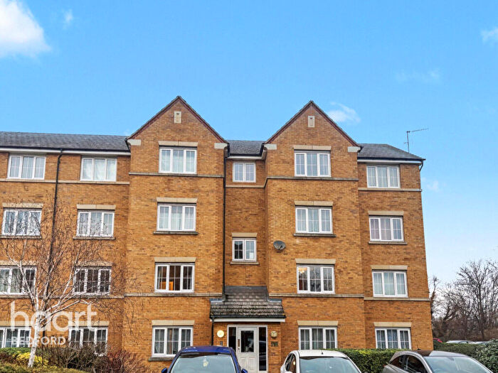 2 Bedroom Flat For Sale In Henley Road, Bedford, MK40