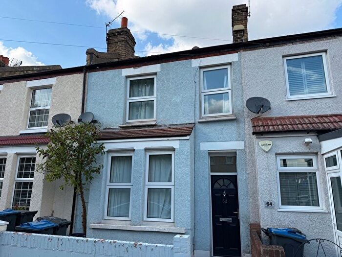 2 Bedroom Property To Rent In Cowper Road, London, SW19