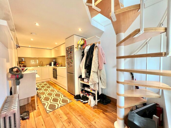 1 Bedroom Maisonette To Rent In Colindeep Lane, Colindale, London, NW9