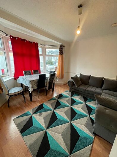 2 Bedroom Maisonette To Rent In Whalebone Grove, Romford, RM6