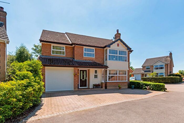 5 Bedroom Detached House To Rent In Painters Pightle Hook, RG27