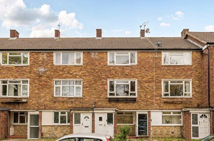 2 Bedroom Maisonette For Sale In Burnt Ash Road, Lee, SE12