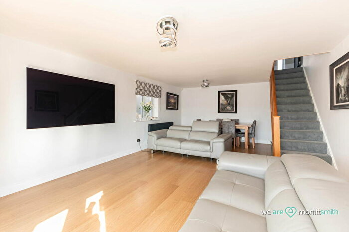 4 Bedroom Detached House For Sale In Vale Grove, Loxley, S6