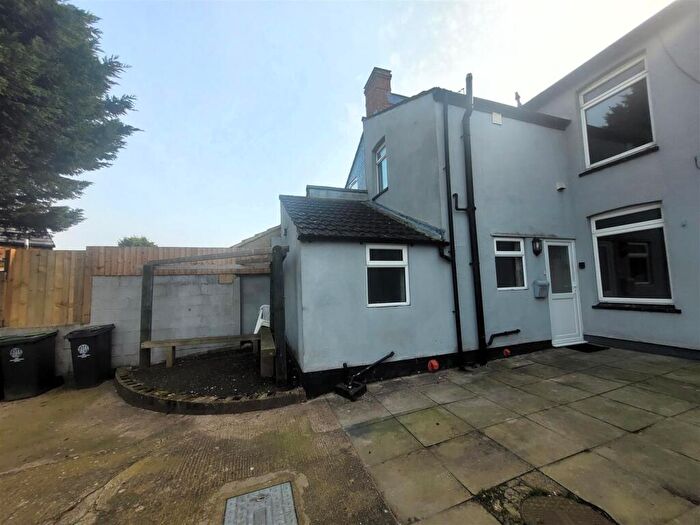 1 Bedroom Flat To Rent In Moor Road, Rushden, Northamptonshire, NN10