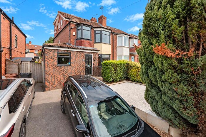4 Bedroom Semi-Detached House For Sale In Gledhow Park Grove, Chapel Allerton, Leeds, LS7
