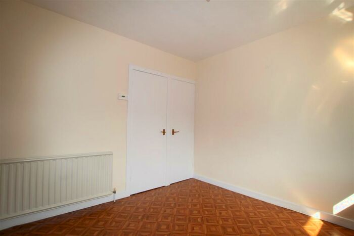 3 Bedroom Semi-Detached House To Rent In Bolton Road, Bradford, BD2