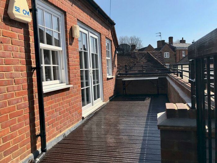 1 Bedroom Flat To Rent In Central Marlow - Quietly Nestled Away!, SL7