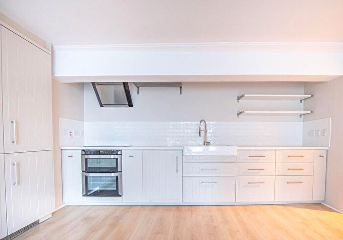 2 Bedroom Flat To Rent In High Street, Saxon House High Street, SN16