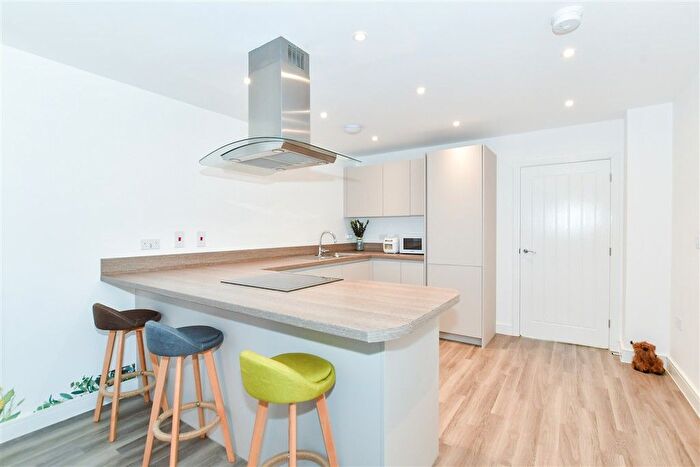 3 Bedroom Detached House For Sale In Seymour Drive, Marden, Marden, Kent, TN12