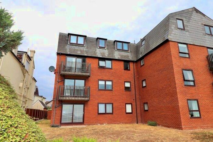 2 Bedroom Flat To Rent In Marine Parade East, Clacton-On-Sea, CO15