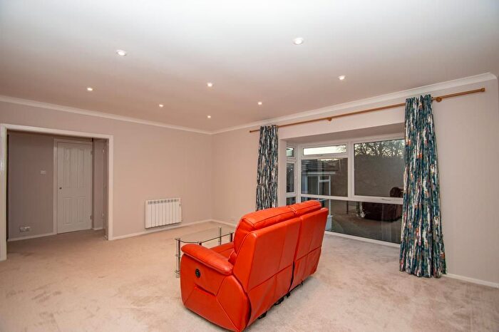 2 Bedroom Flat To Rent In Cleeve Road, Goring, Reading, Oxfordshire, RG8