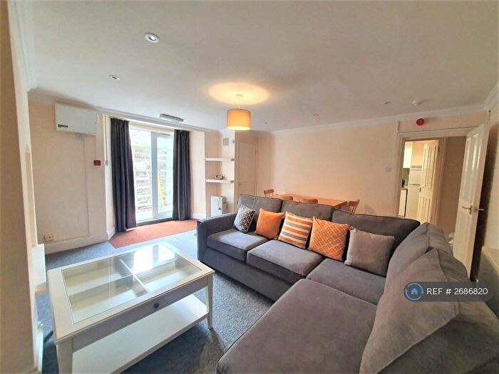 3 Bedroom Flat To Rent In Cotham, Bristol, BS6