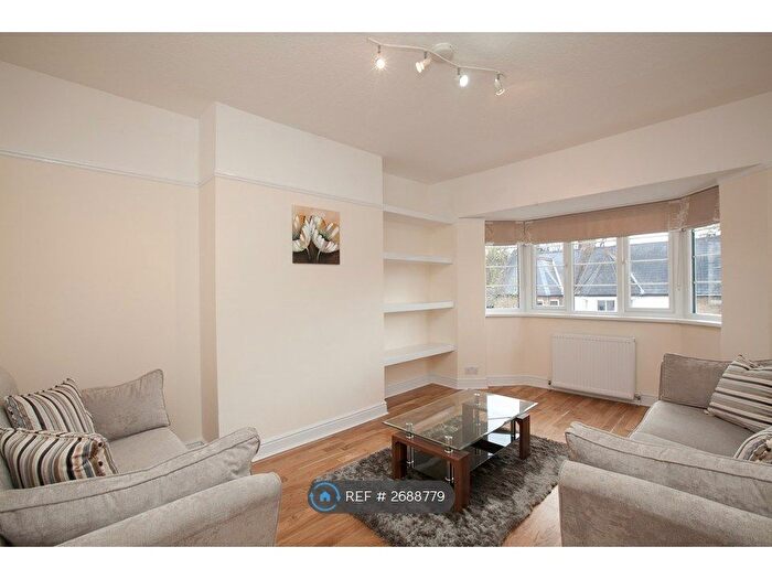 2 Bedroom Flat To Rent In Crown Court, London, N10