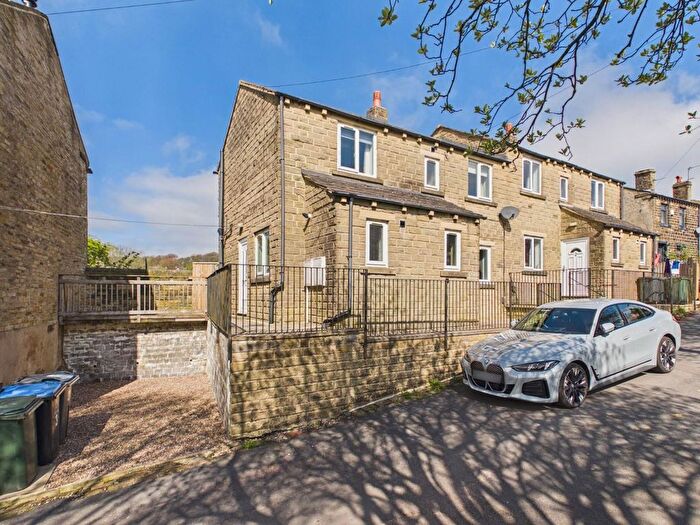 3 Bedroom Semi-detached House For Sale In Old Road, Denholme, BD13