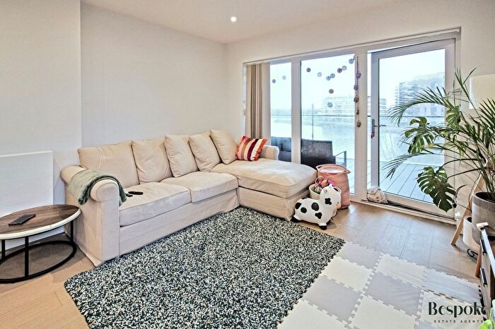 2 Bedroom Flat For Sale In Champlain Street, Reading, RG2