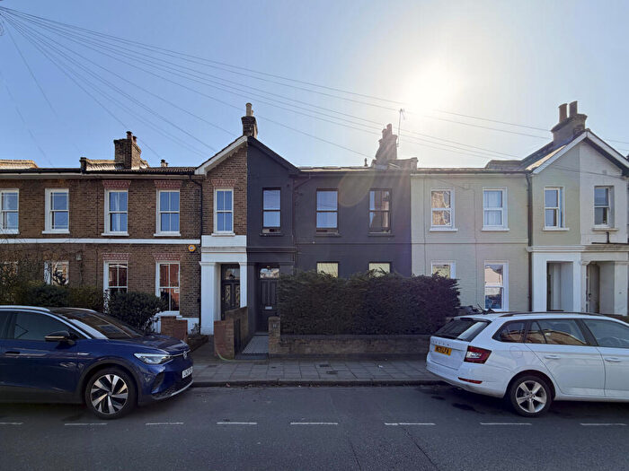 2 Bedroom Flat To Rent In Meeting House Lane, SE15