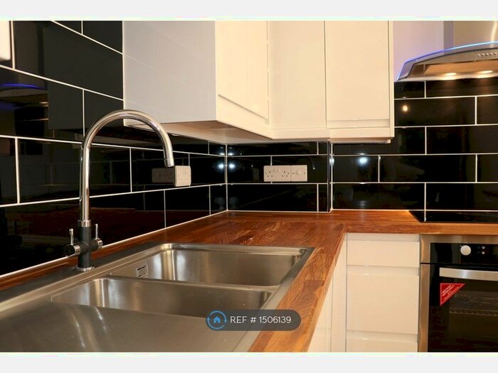 2 Bedroom Flat To Rent In Conitor, Newton Abbot, TQ12