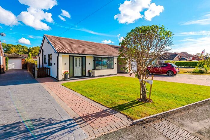 3 Bedroom Semi Detached Bungalow For Sale In Meadow Lane, Fearnhead, WA2