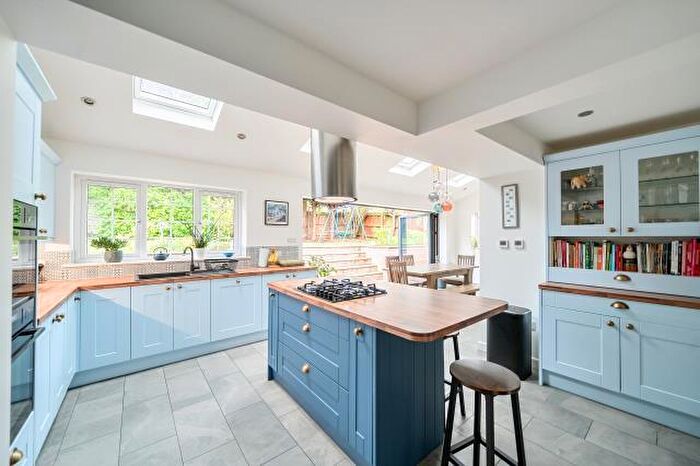 6 Bedroom Detached House For Sale In Fennel Close, Swindon, SN2
