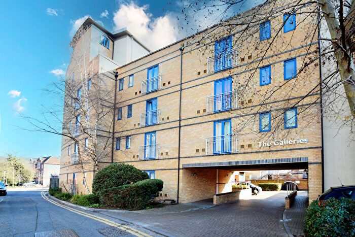 2 Bedroom Flat To Rent In Dovecot Road, High Wycombe, Buckinghamshire, HP13