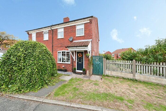 3 Bedroom Semi-Detached House For Sale In Saddlers Close, Forest Town, Mansfield, Nottinghamshire, NG19