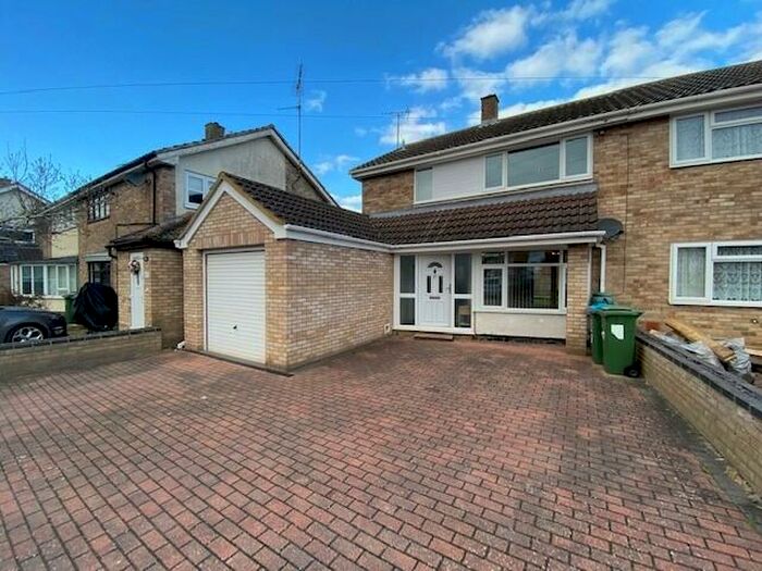 3 Bedroom Semi-Detached House To Rent In Cleveland Road, Aylesbury, HP20