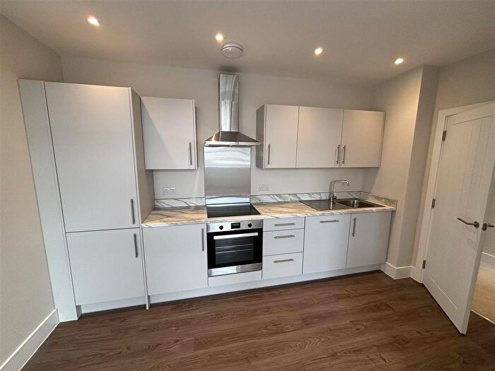 2 Bedroom Flat To Rent In Springhall Lane, Halifax, HX1