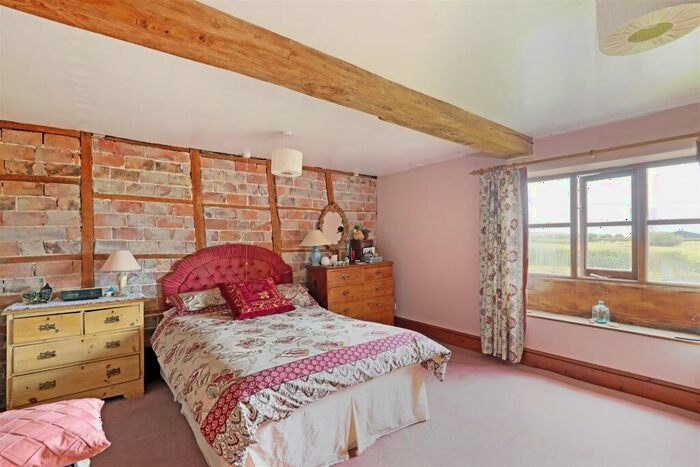 4 Bedroom Detached House For Sale In Standish Lane, Moreton Valence, Gloucester, GL2